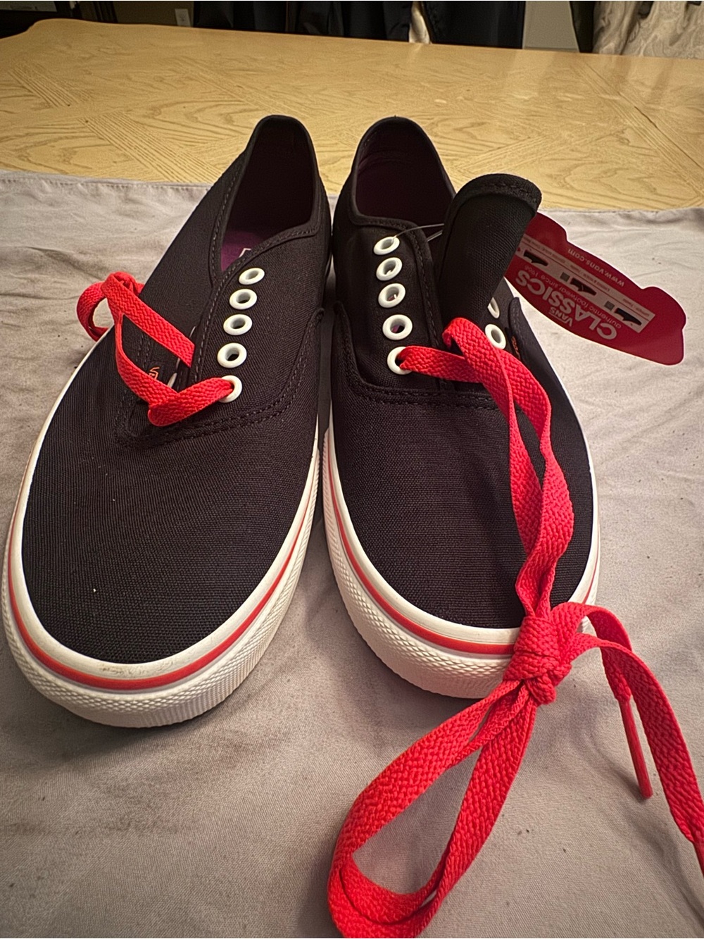 VANS Authentic Women’s Low Top Lace Up Canvas Sneakers Black/Red/White US 9.5.